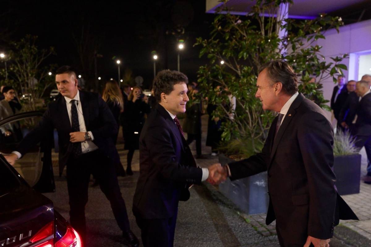 Preşedintele Nicuşor Dan, în vizită la Thales în Franţa, la cea mai mare fabrică de radare militare din Europa